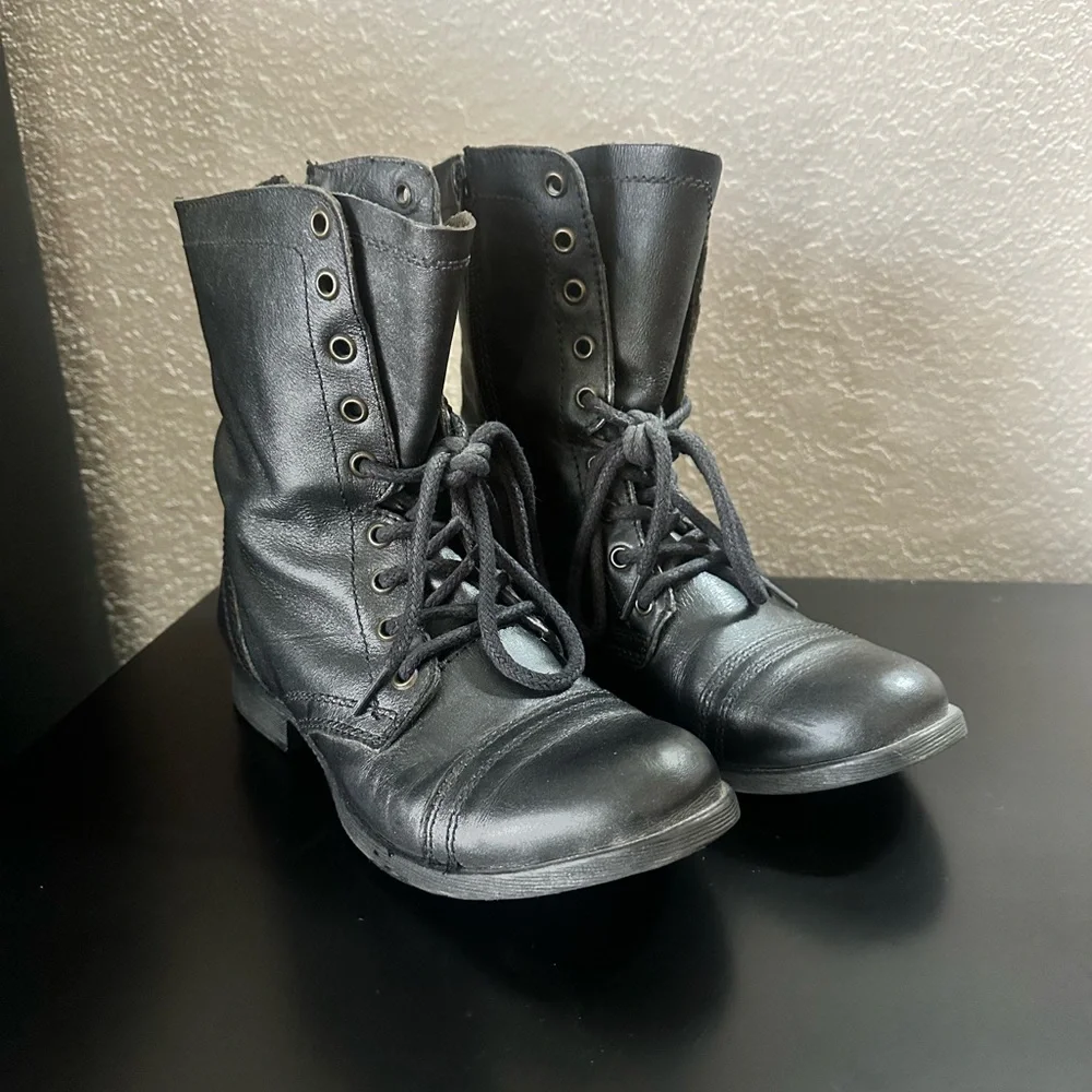 Steve Madden Sz 8 Black Lace-Up Women's Boots - Picture 2 of 7